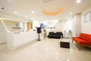 화이트톤 모던 클리닉 인테리어 연세아인클리닉